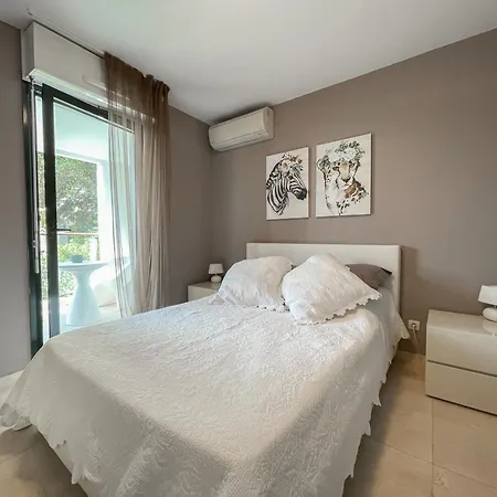 Deux Pieces, Parking Et Piscine * Beausoleil