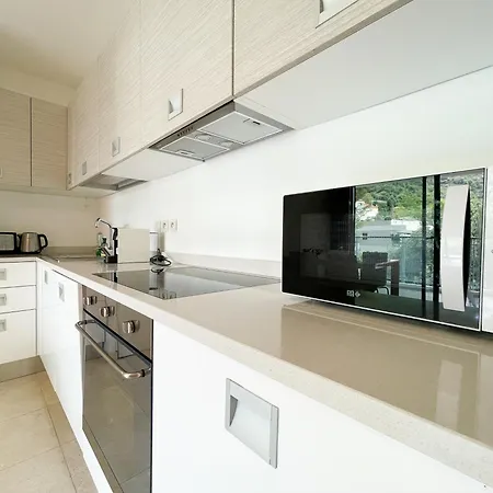 Deux Pieces, Parking Et Piscine