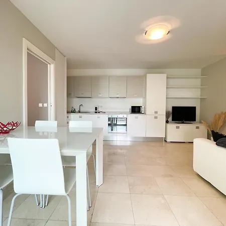 Appartement Deux Pieces, Parking Et Piscine *