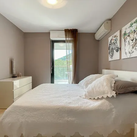 Appartement Deux Pieces, Parking Et Piscine