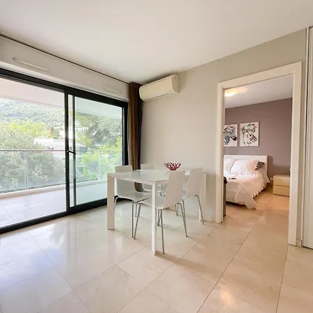 Deux Pieces, Parking Et Piscine Appartement *