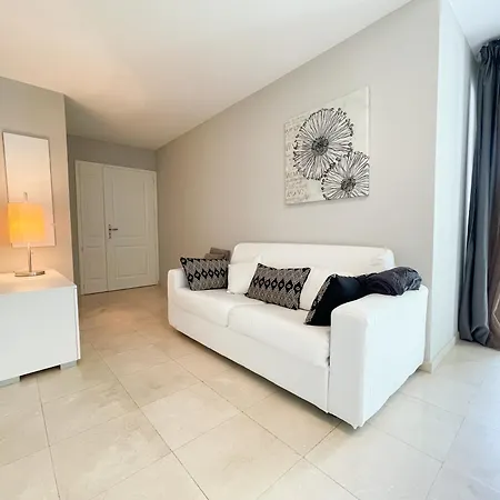 Deux Pieces, Parking Et Piscine Appartement