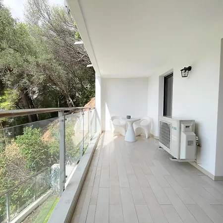 Deux Pieces, Parking Et Piscine